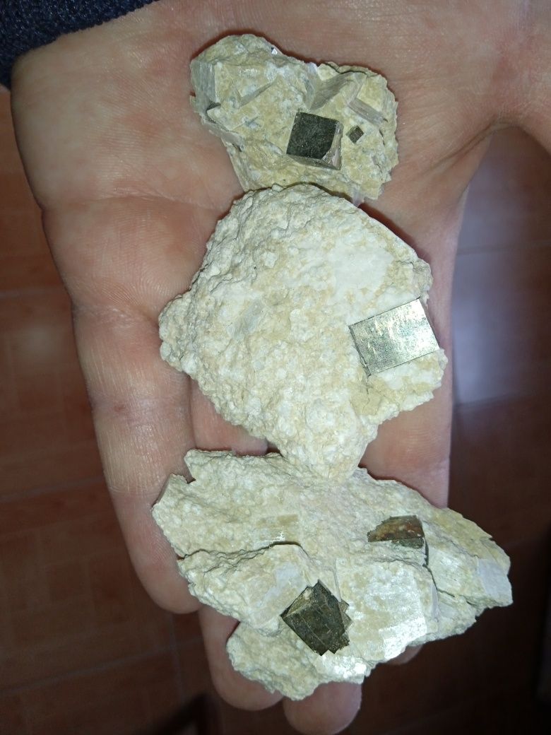 Mineral de coleção Pirite em cristais