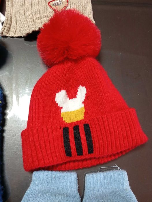 Lote do gorros e cachecol de criança