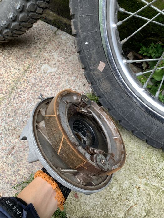 Задне і переднє колесо иж