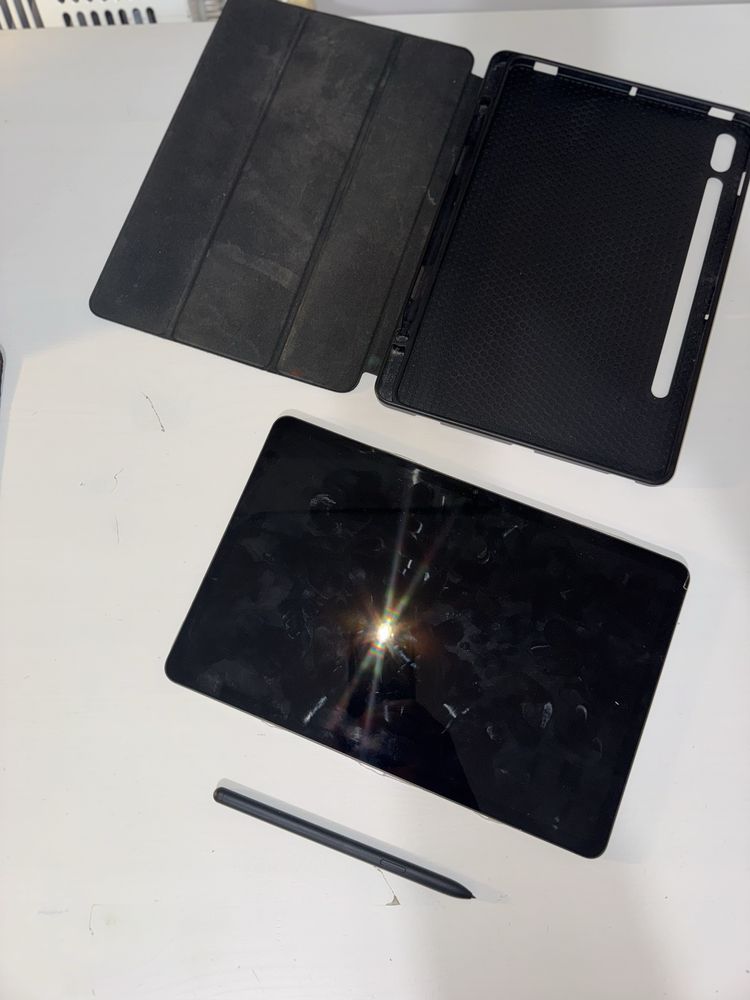 Samsung Galaxy Tab S8 256 GB Stan jak nowy, w folii, etui w zestawie