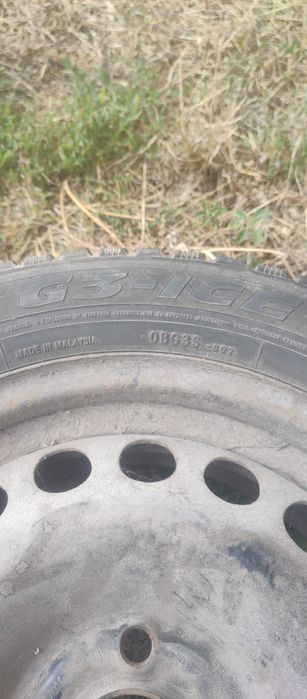 Шини тойо зима 4шт. 195/60 радіус 15, майже нові..