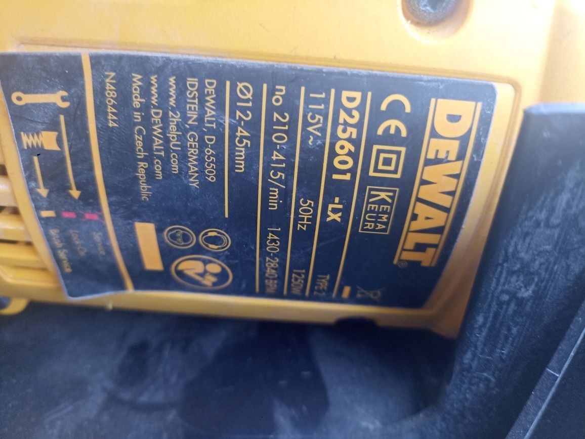 młoto wiertarka DeWalt D25601