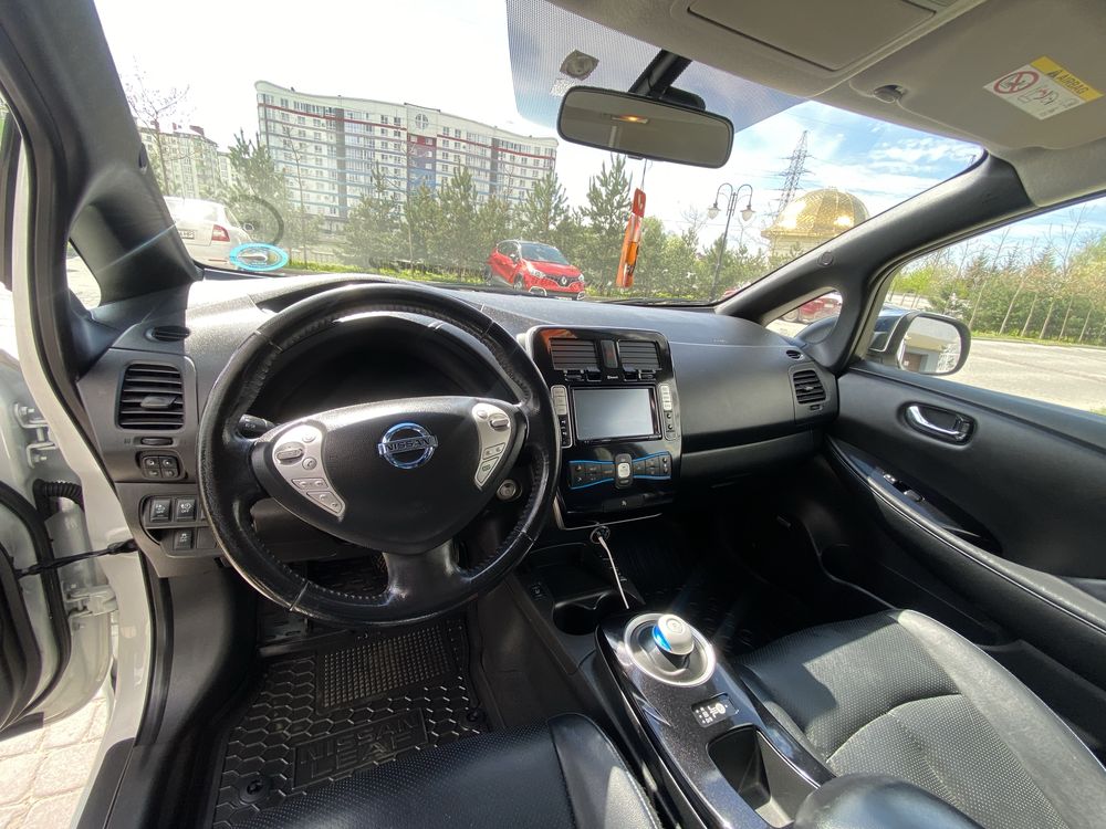 Nissan leaf 24 kwt 2014 р