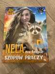 Nela na tropie szopów praczy z autografem