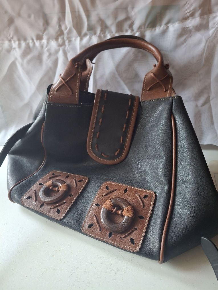 Vendo mala de senhora