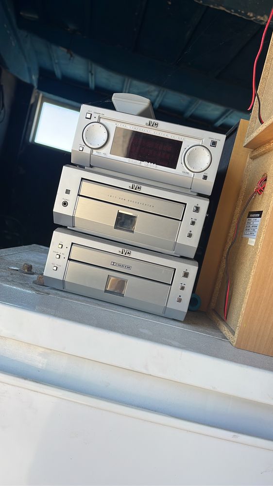 Sprzedam wieże sony z głośnikami na USB i inne