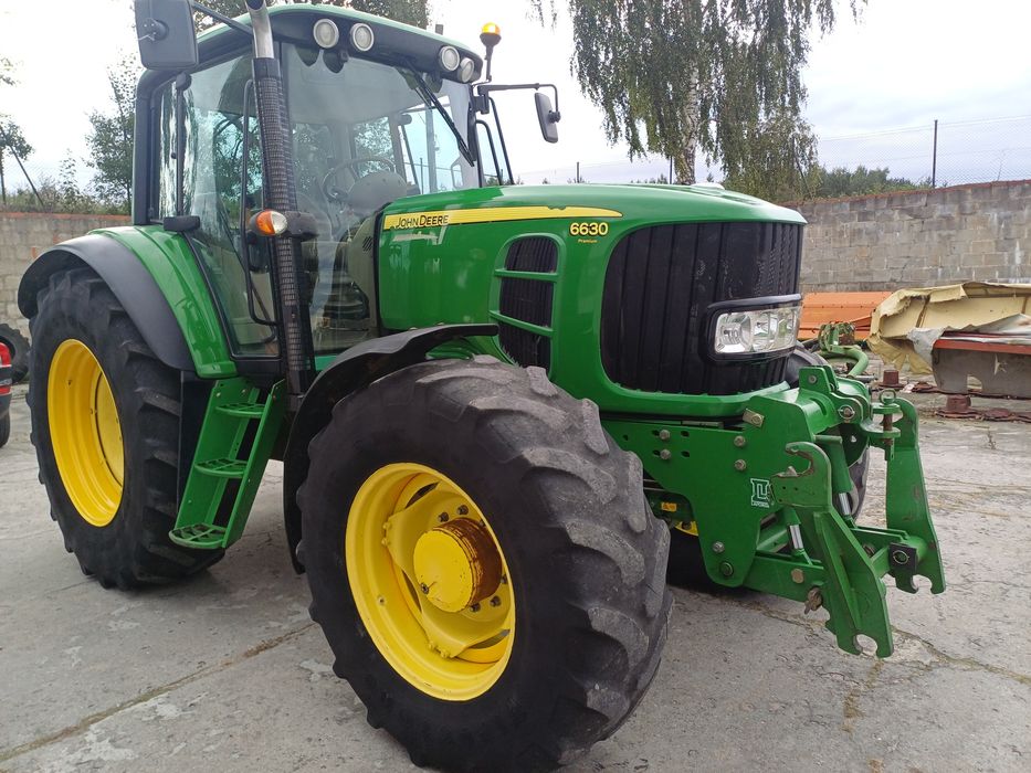 John Deere 6630 nie 6930.  6830