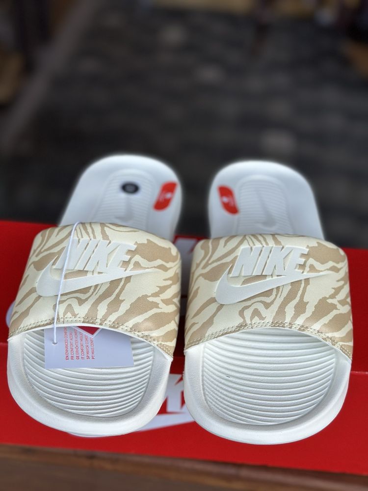 Тапочки женские Nike Victori One Slide Print