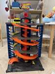 Игровой набор Hot Wheels City Мегагараж для машинок