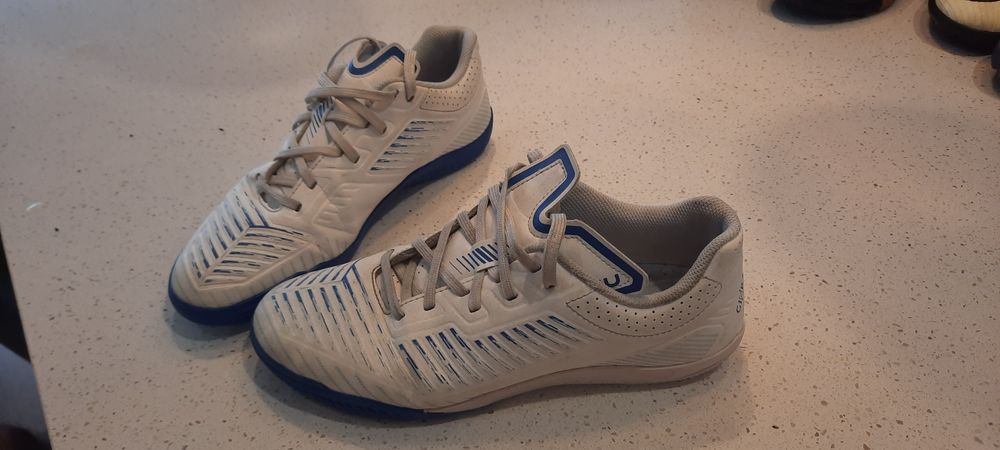 Chuteiras de  futebol salão kipsta Ginka