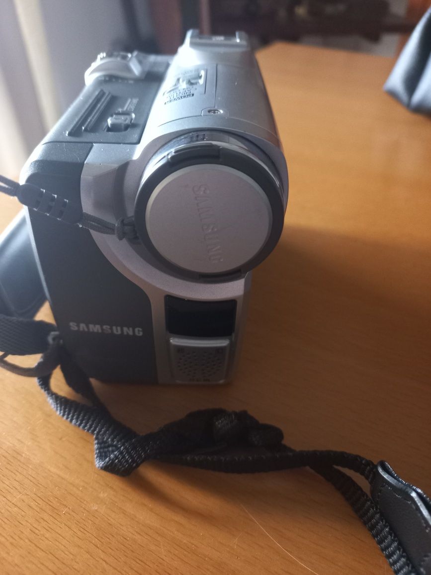 Maquina de filmar Samsung, c/carregador e saco