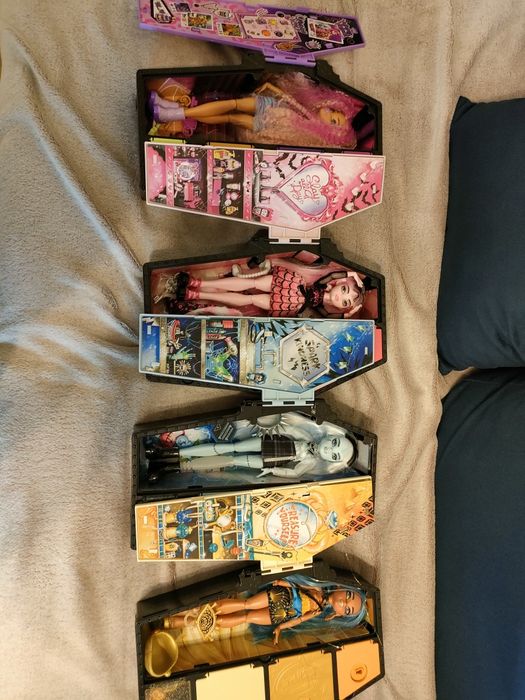 Lalki monster haus 4 sztuki orginalne