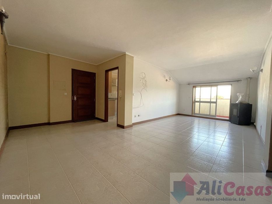 Excelente T1 C/Varanda último Andar