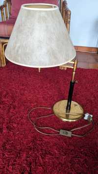 Candeeiro de mesa com lâmpada