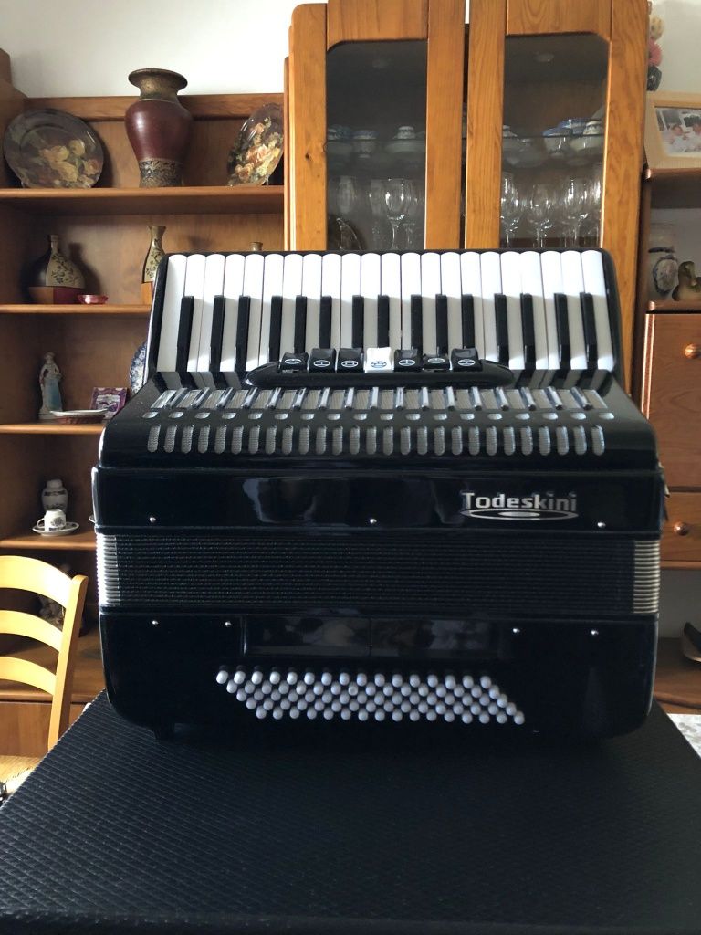 Acordeon 80 baixos todeskini