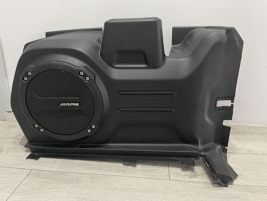 Subwoofer Alpine dla Jeepa JL Wrangler 4 drzwiowego