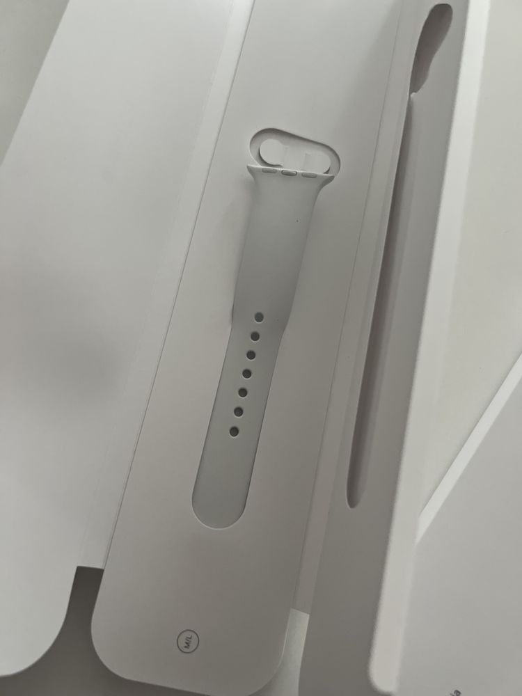 Iwatch series 3 38mm srebrny bialy Apple
