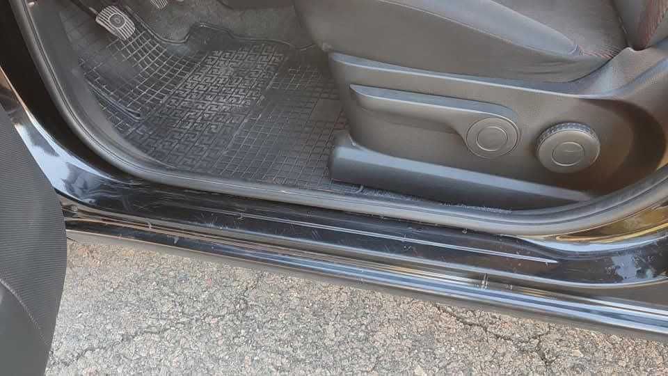 Продам Nissan Note 2009 механіка бензин 1.4 хетчбек Ніссан Ноут