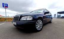 Mercedes-Benz 220