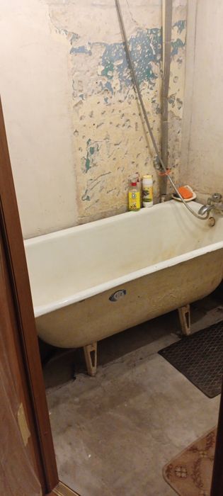 Отдам бесплатно чугунную ванну.