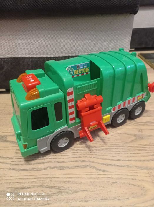 Duża zabawka śmieciarka z dżwiękami i ruchomymi elementami