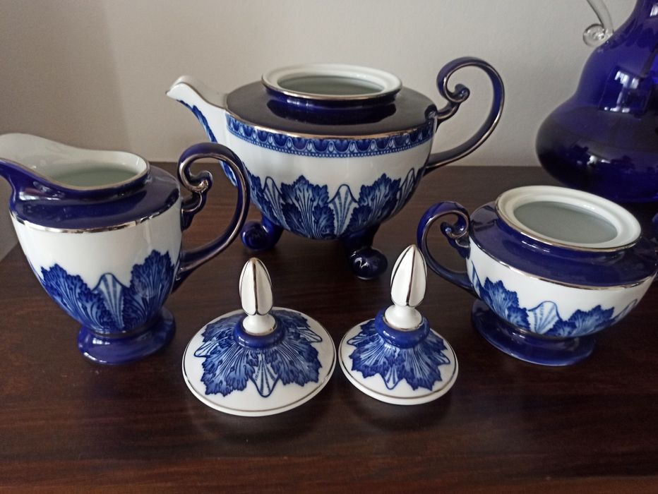 Kobaltowo-biały porcelanowy zestaw