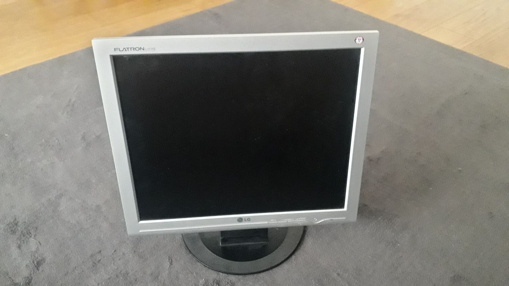 Monitor 17 cali, stan BDB