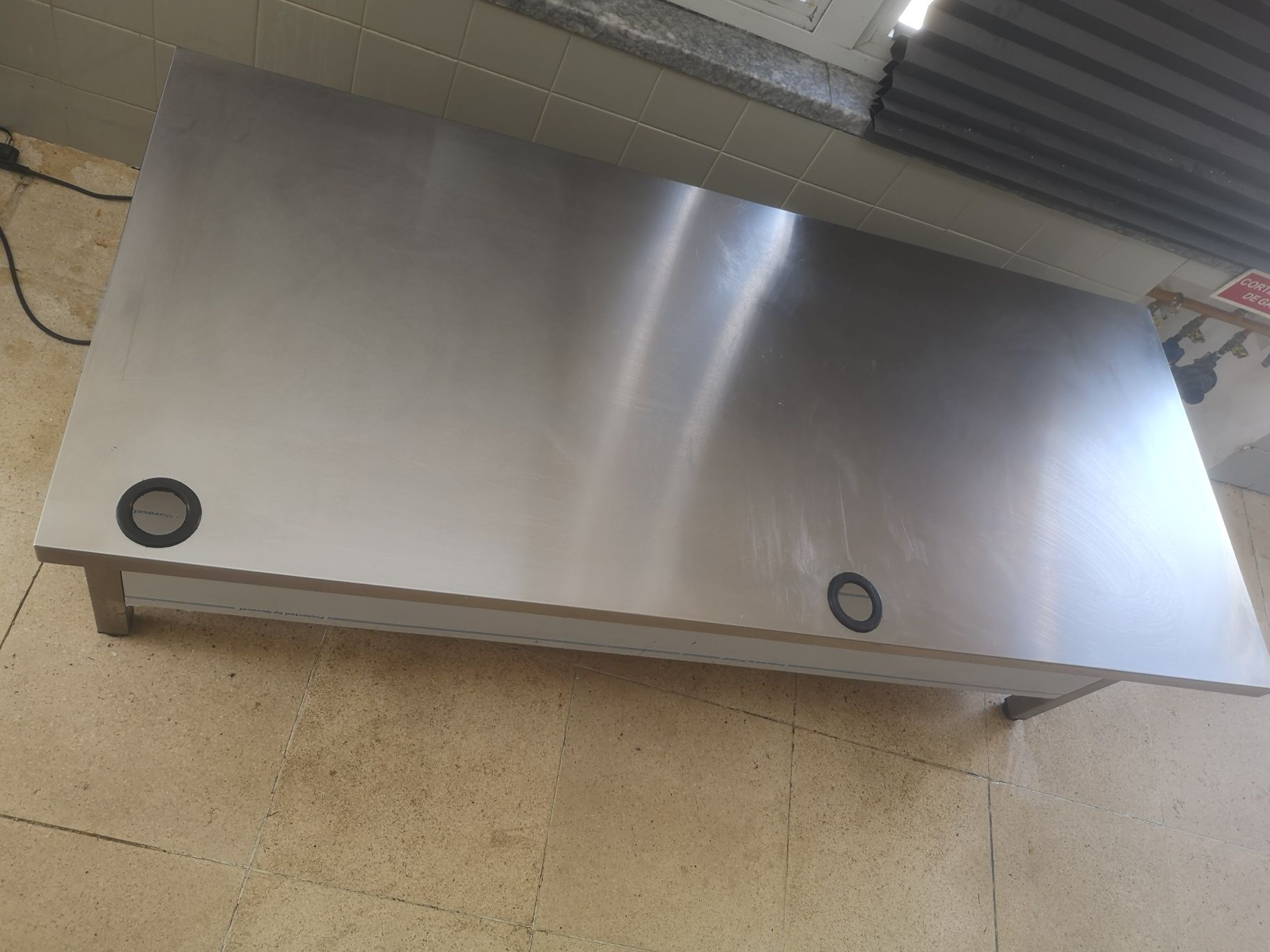 Bancada baixa de inox