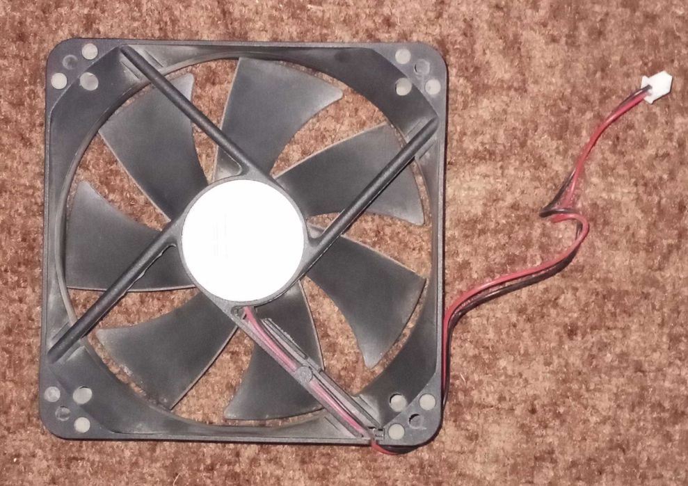 Корпусной вентилятор 120х120х25 мм 12 В