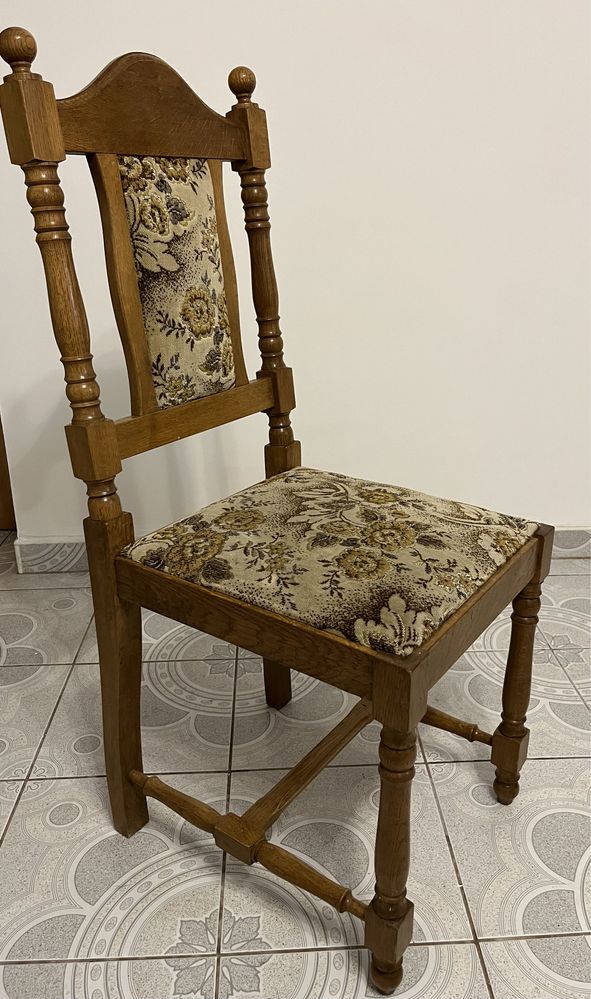 Krzesła drewniane klasyczne