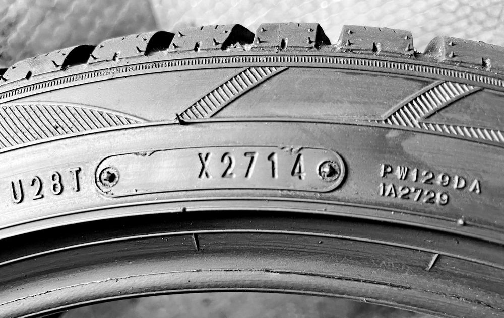 Шини Б/в 245.40.19 пара  Falken