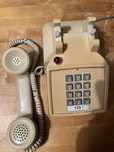 Telefon PRL – Kolekcjonerski egzemplarz z czerwoną lampką – unikat!