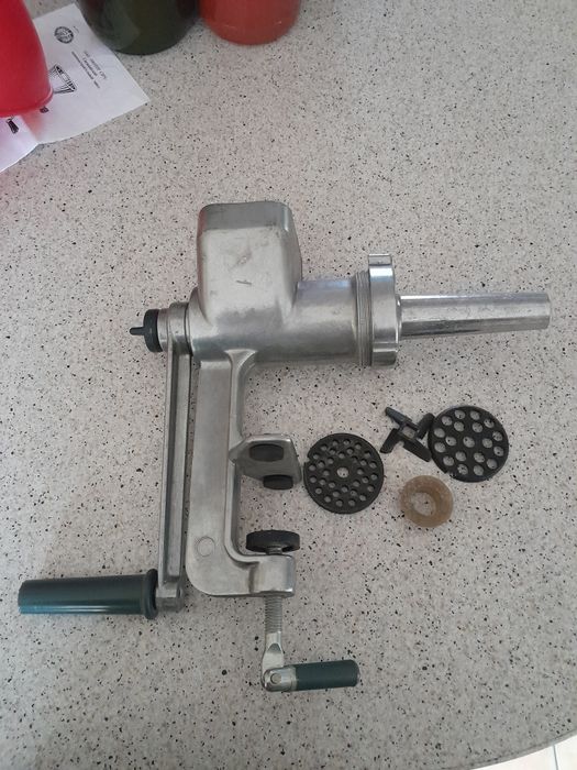 Мясорубка ручная.