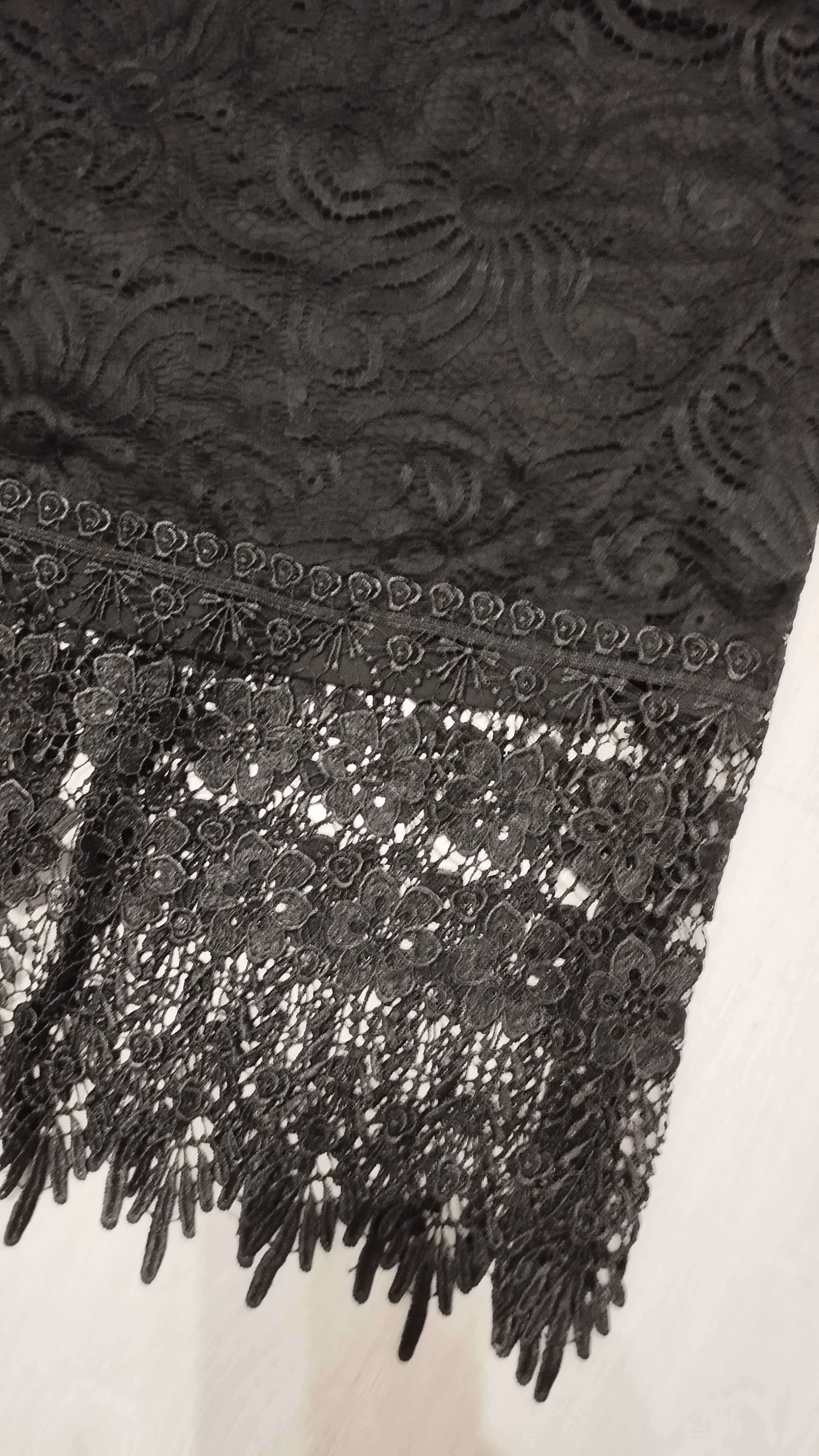 vestido de comprimento medio rendado