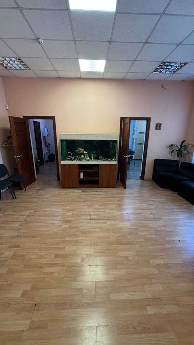 Продам 3-поверхове приміщення в центрі міста
 вул. Моссаковського, 1