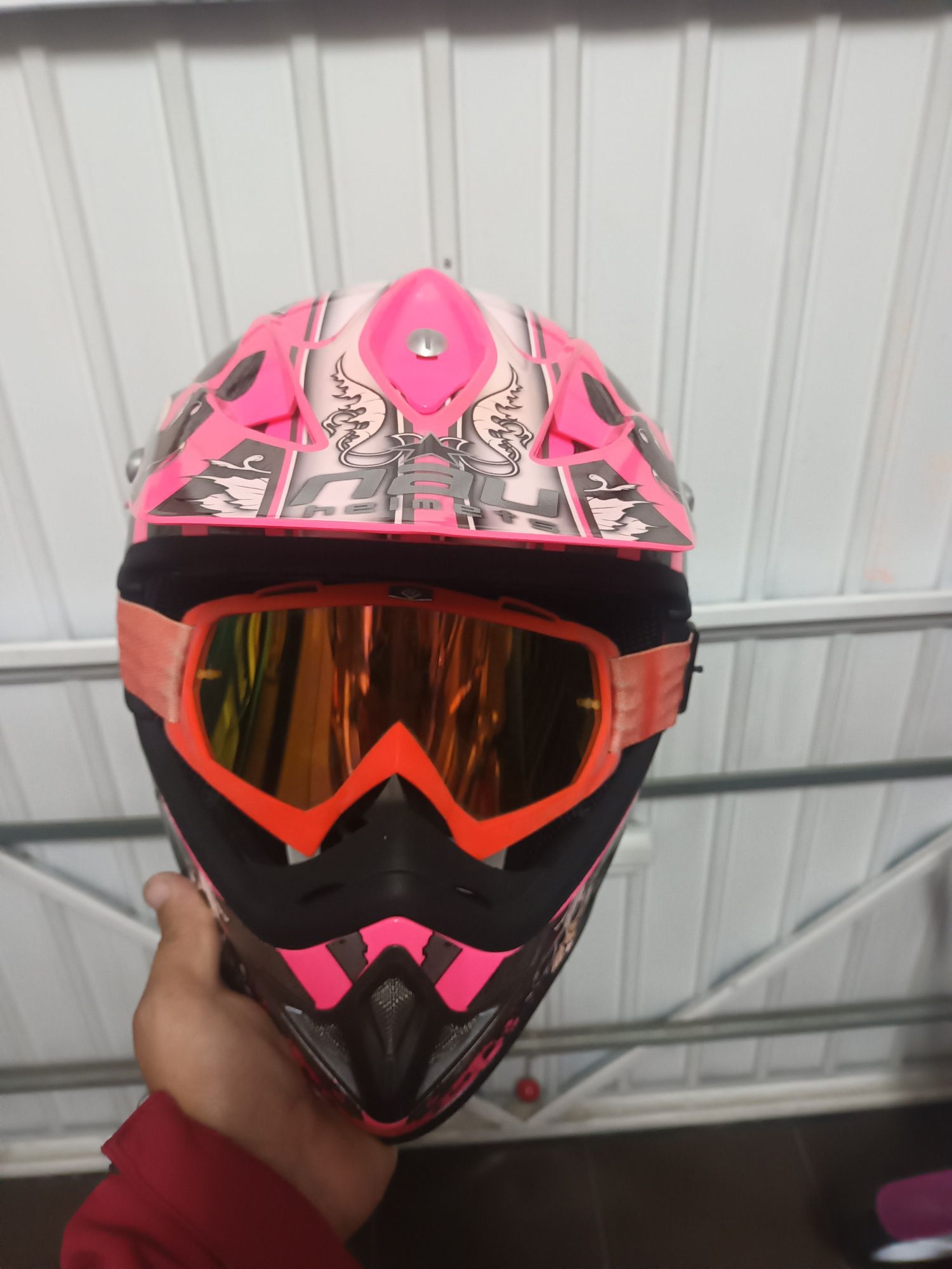 Capacete igual a novo