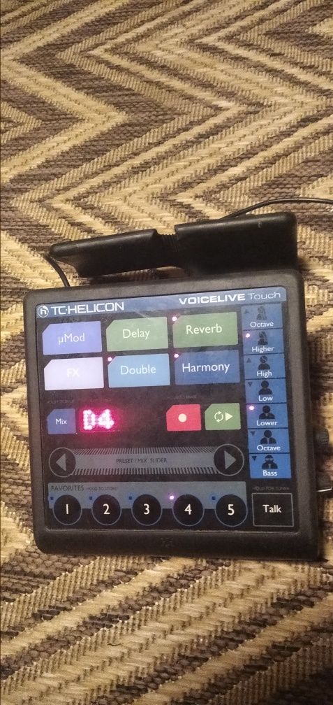 Вокальний процесор TC Helicon VoiceLive Touch тюнер