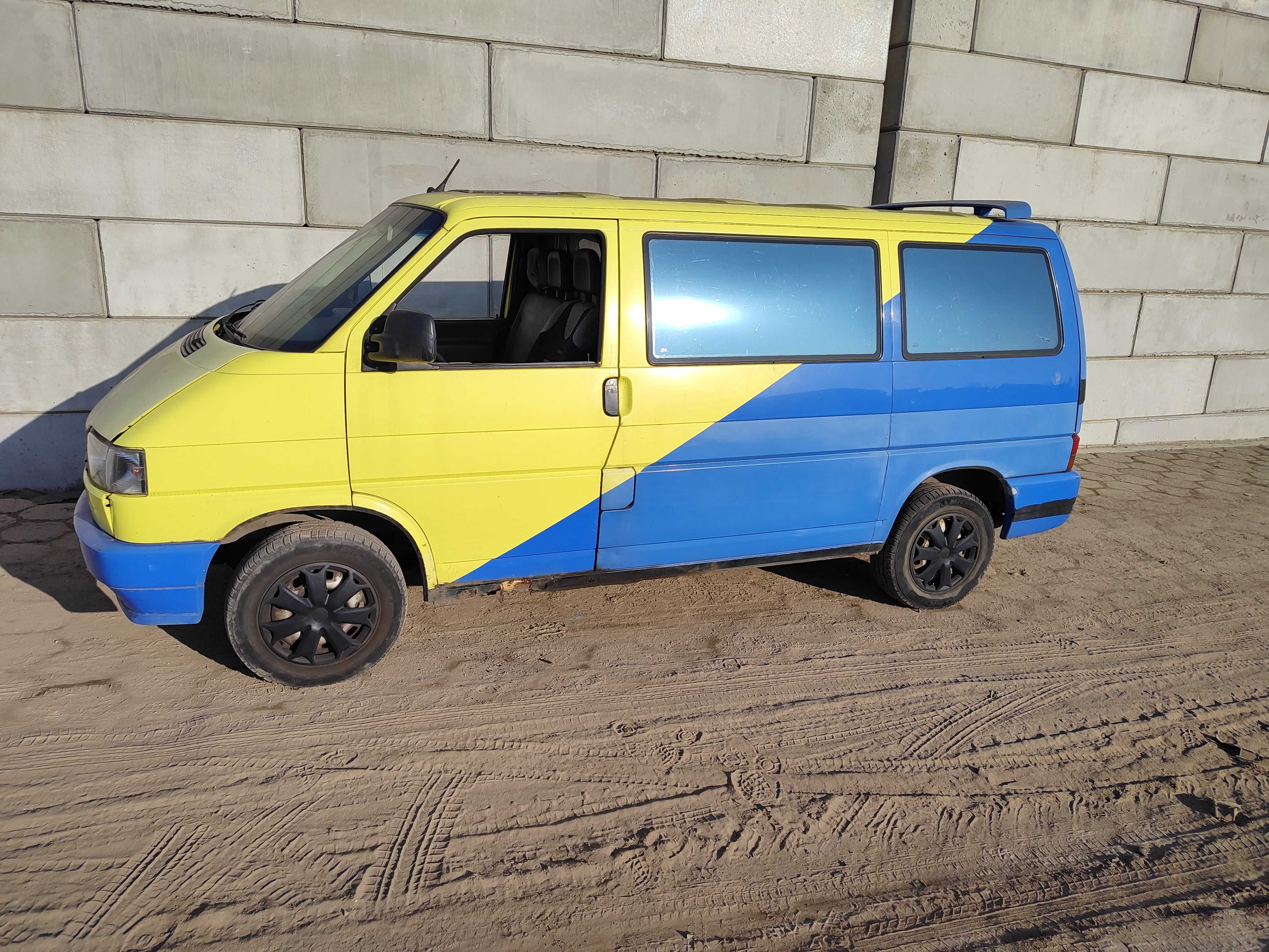 VW T4 - Na części - Drzwi / maska / błotnik / klapa / lampa / inne
