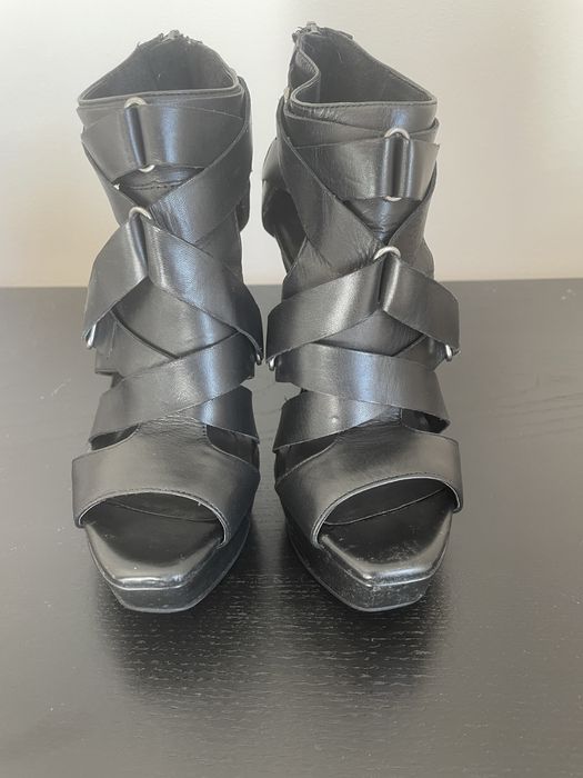 Sandalias pretas altas Zara