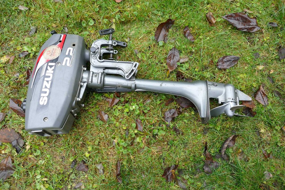 Silnik zaburtowy SUZUKI 2.2DT 2-suw 2.2km uszkodzony