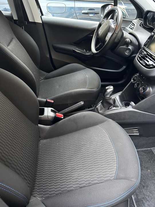 Peugeot 208 Signature 2019