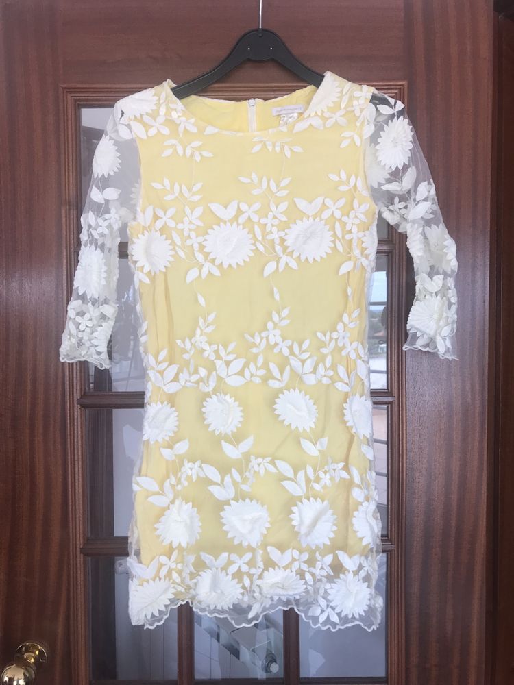 Vestido mini amarelo com renda