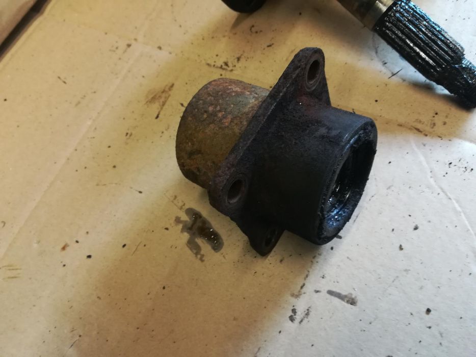 Fiat 126p półoś krótka + obudowa łożyska piasta