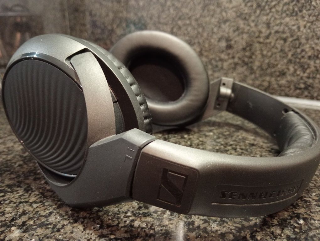 Auscultadores Sennheiser HD-200 Pro (NOVOS)