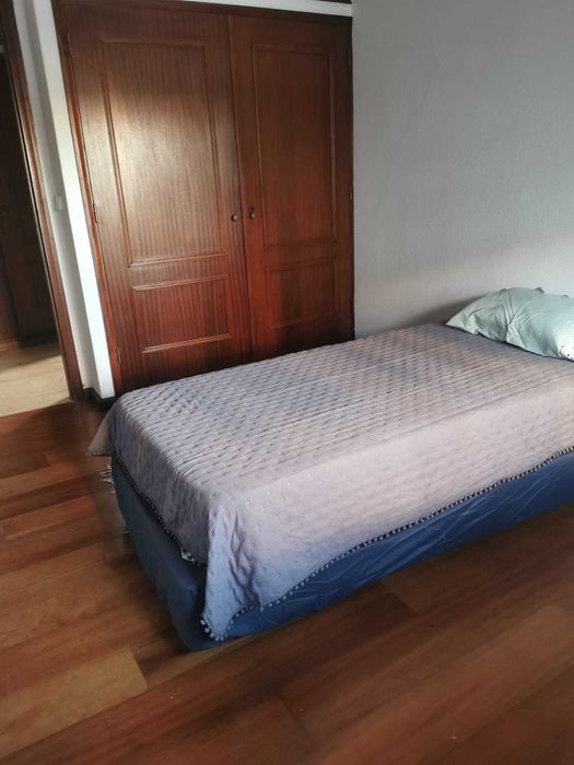 Quarto para alugar.
