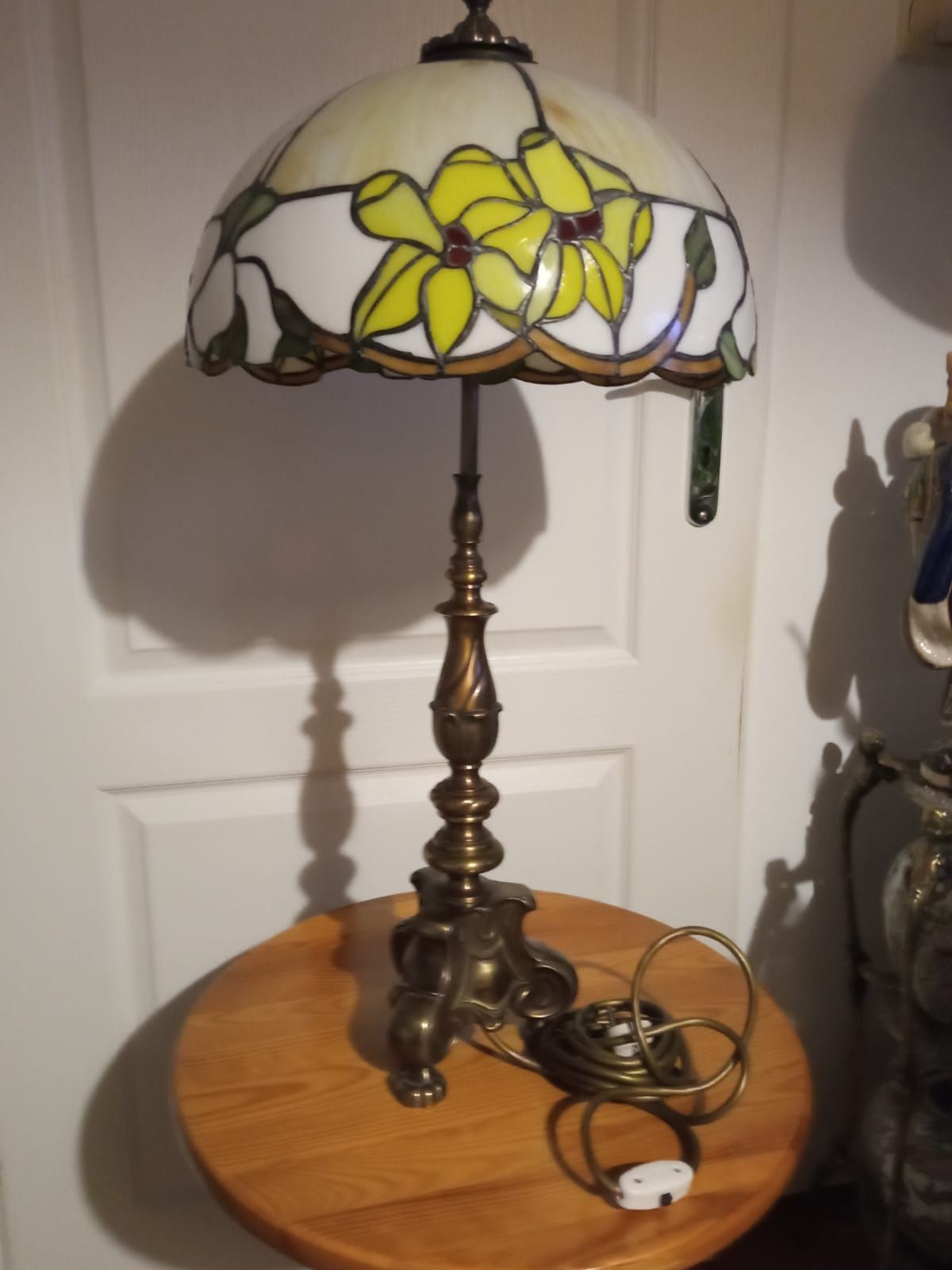 Lampa mosiężna w stylu Tyffany