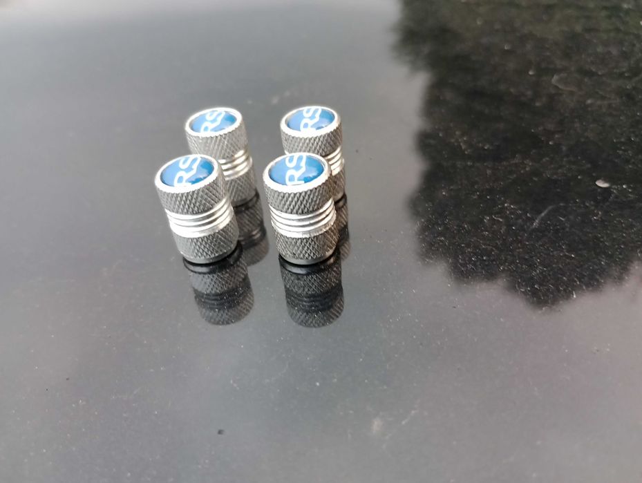 Nakrętki na wentyle osłonki czapki wentylki RS