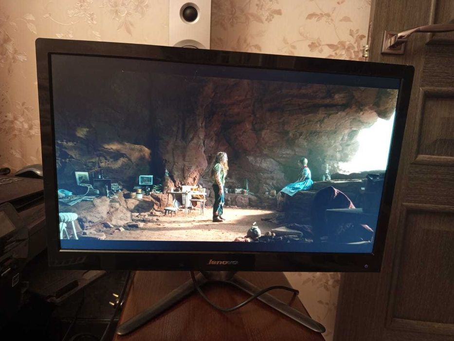 Продам монітор Lenovo 21.5" LI2221swA ідеальний стан