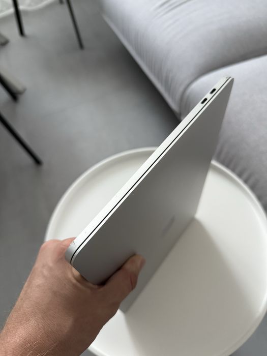 MacBook Pro 2019 13 i5 / 8GB /256 GB/ Touch Bar /92% АКБ