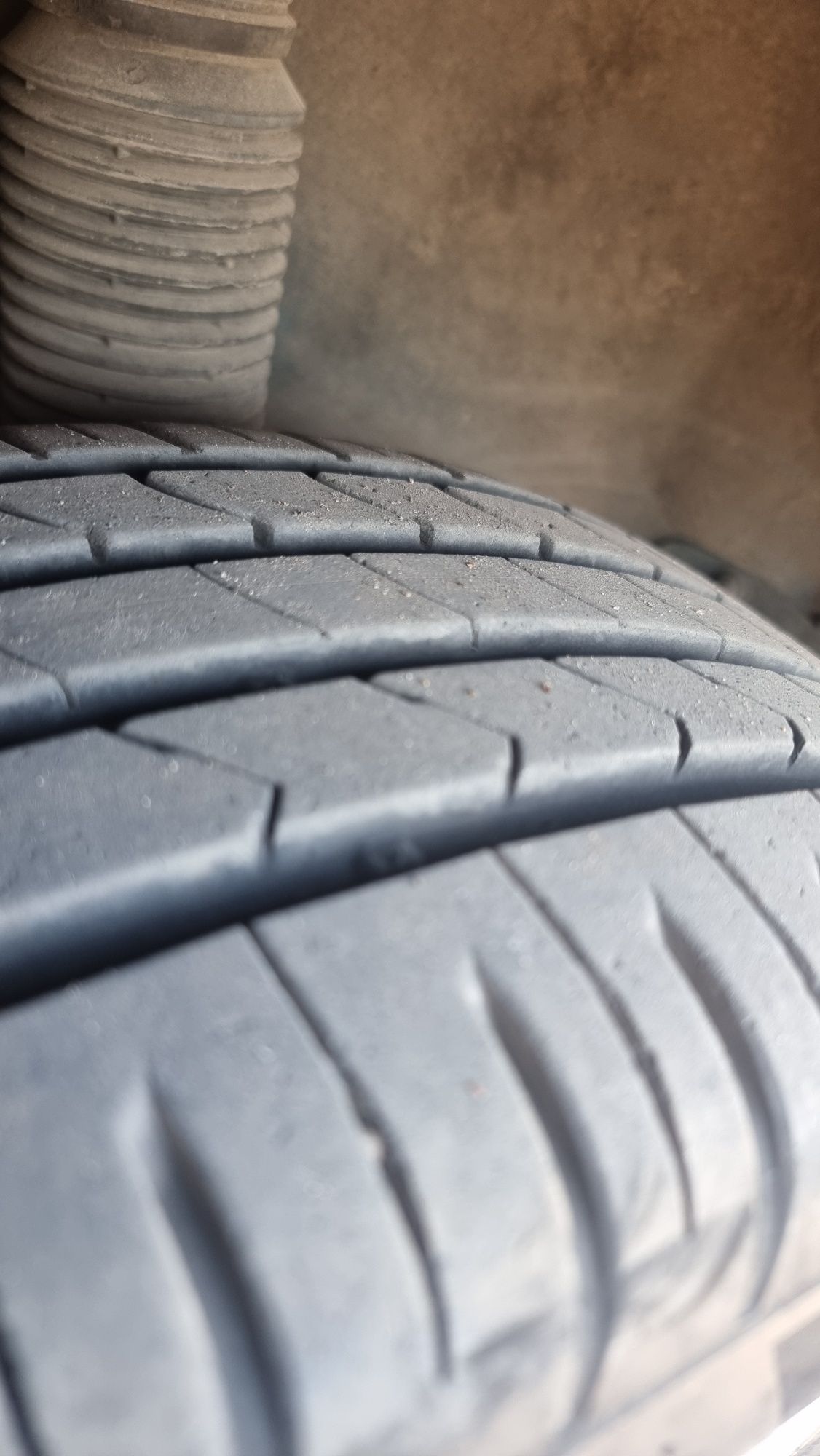 Продам резину KUMHO ECSTA HS51 205 55 16